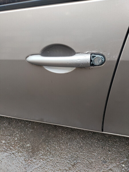 Заглушка ручки водительской двери Nissan Primera P12  2006 2.0 Бензин 