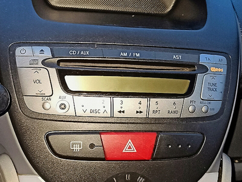 Магнітола штатна Citroen C1  2013 хэтчбек 1.0 Бензин Умань
