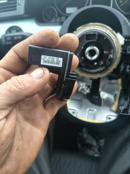 Датчик угла поворота руля Audi A4 B7  2005 1.8 Бензин 