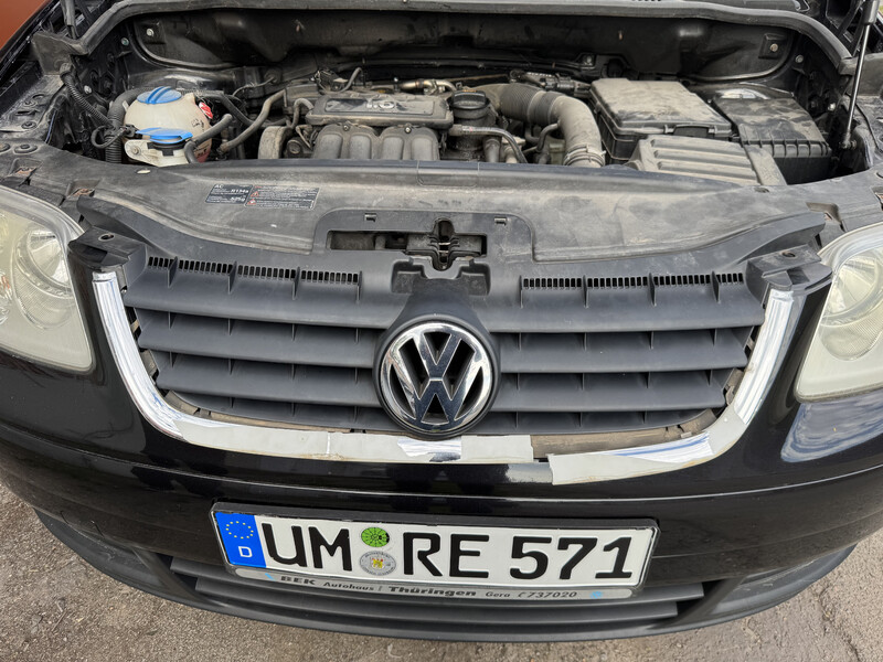 Решетка бампера Volkswagen Touran  2004 универсал 2.0 Бензин Винница