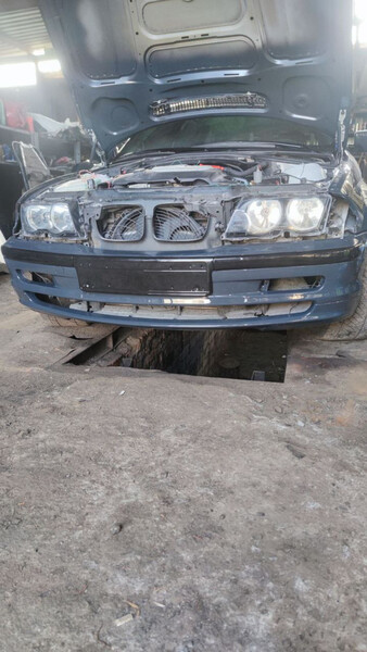 Решетка бампера BMW 3 Series  2000 универсал 3.3 Дизель Киев