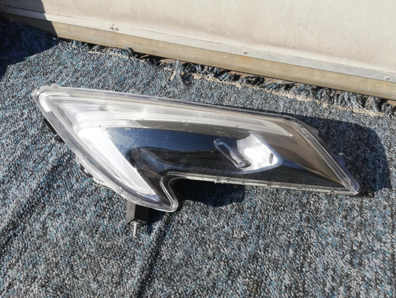 Верхняя фара Nissan Juke  2019 хетчбек 1.6 Бензин 