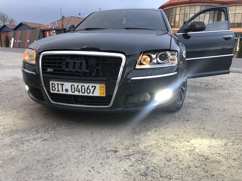 Рішотка радіатора Audi A8 D3  2008 3.0 Дизель Тячів