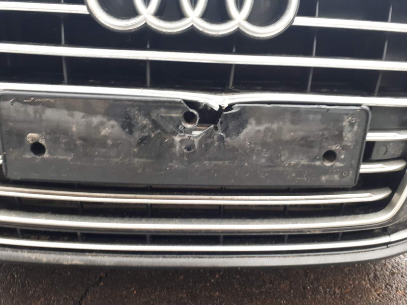 Підкладка під номер Audi A8 D4  2016 3.0 Дизель Львов