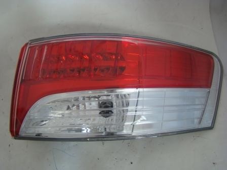 Фонарь задний правый Toyota Avensis универсал 2010 г.  1.8 л бензин Ровно