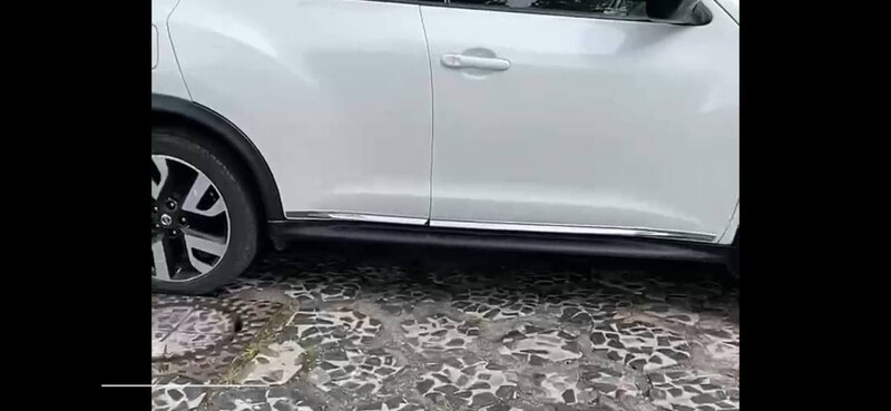 Хромовані накладки Nissan Juke  2011 1.6 Бензин 