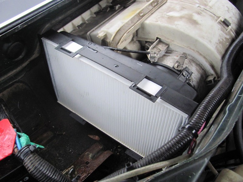 Корпус салонного фильтра Audi 100 C3  1988 1.8 Бензин 