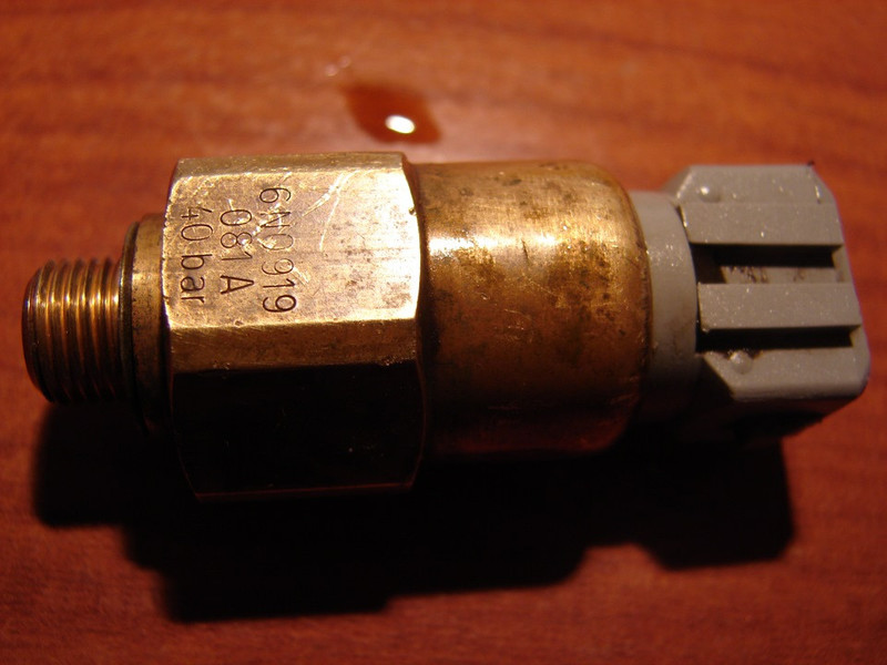 Датчик тиску оливи гідропідсилювача 6N0919081A   Audi TT, Skoda Octavia, Volkswagen Golf