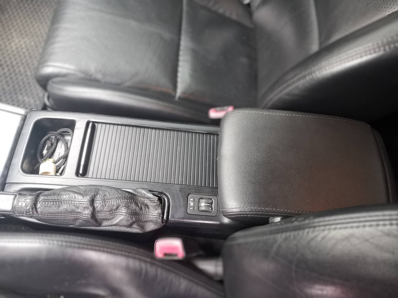 Центральная консоль с подлокотником Subaru Legacy 4  2004 2.5 Бензин Киев