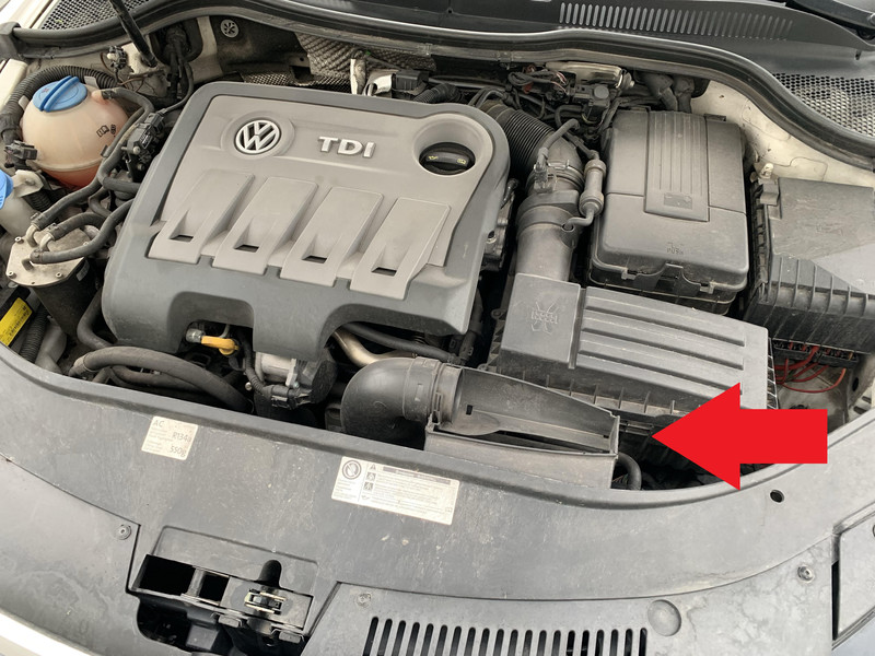 Воздухозаборник крышка Volkswagen Passat CC  2014 купе 2.0 Дизель Киев