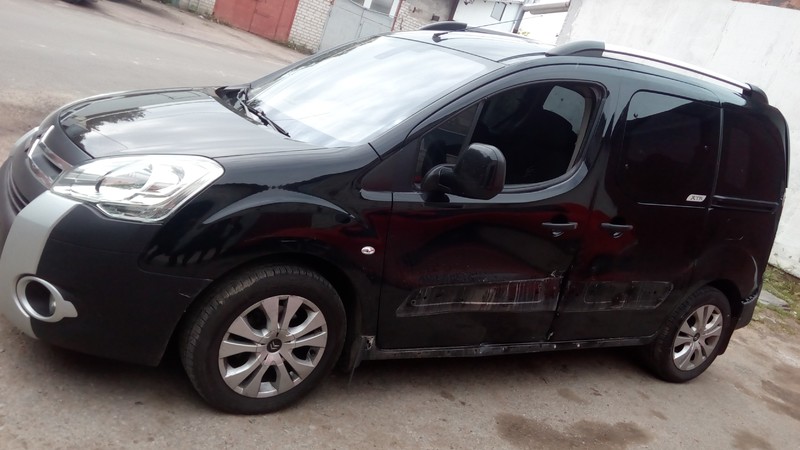 Двери передние лев Citroen Berlingo  2011 хэтчбек 1.6 Дизель Житомир