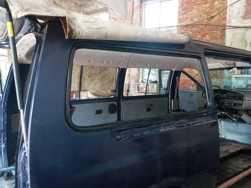 Стекло боковое Kia Asia  1998 2.0 Дизель Днепр