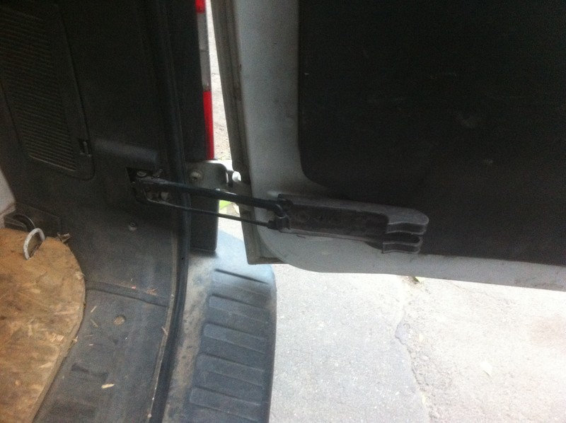 Фиксаторы открытия задних дверей Opel Combo  2003 1.7 Дизель Одесса