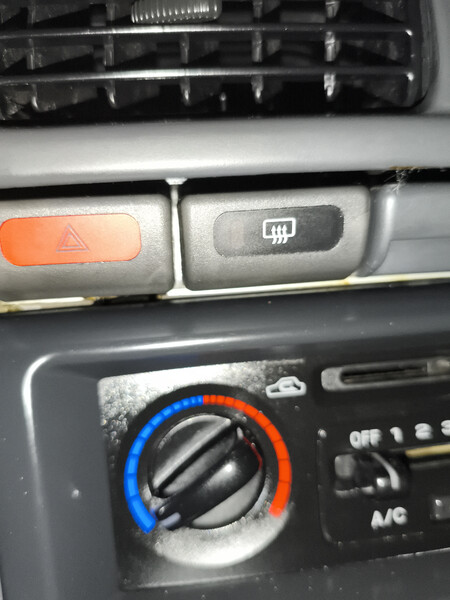 Кнопка аварийки, кнопка обогрева стекла Subaru Forester SF  2001 2.0 Бензин 