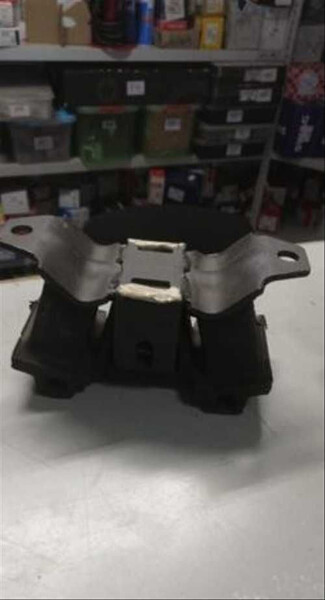 Задняя опора двигателя A 124 242 02 13   Mercedes E-Class