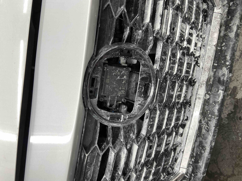 Значок на решітку радіатора Nissan Sentra  2020 2.0 Бензин 