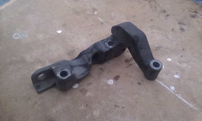 Кронштейн опоры двигателя Opel Vectra C  2004 2.2 Дизель Гадяч