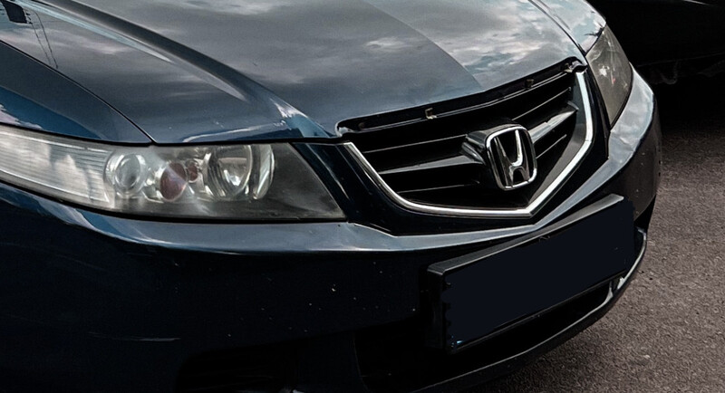 Молдинг капота Honda Accord  2003 2.0 Бензин Житомир