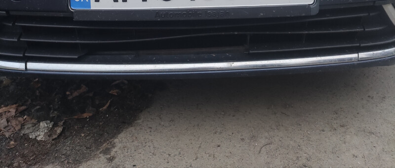 Решетка бампера нижняя Volkswagen Passat B7  2011 универсал 2.0 Дизель Бердичев