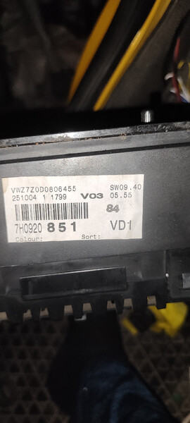 Приборная панель Volkswagen T5 (Transporter)  2005 2.0 Бензин Вишневое