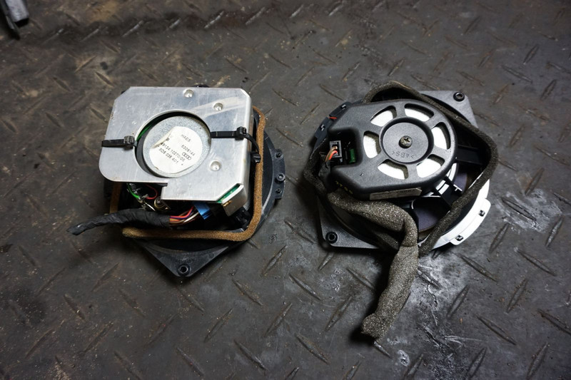 Колонки з підсилювачем задні Audi A4 B5 1999 1.9 Дизель Львов