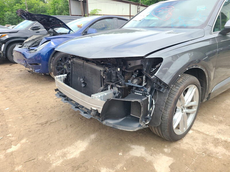 Решетка радиатора Audi Q7  2018 3.0 Бензин Киев