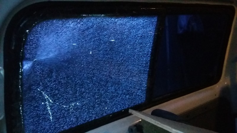 Стекло боковое левое Renault Kangoo  2003 1.5 Дизель Запорожье