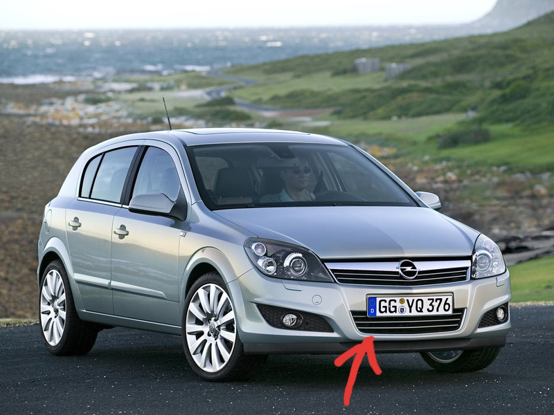 Решетка переднего бампера центральная хром Opel Astra H хэтчбек 2008 г.  1.6 л бензин Ровно