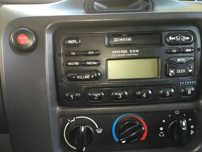Автомагнитола Ford Transit 2003 г.  2.0 л дизель Житомир
