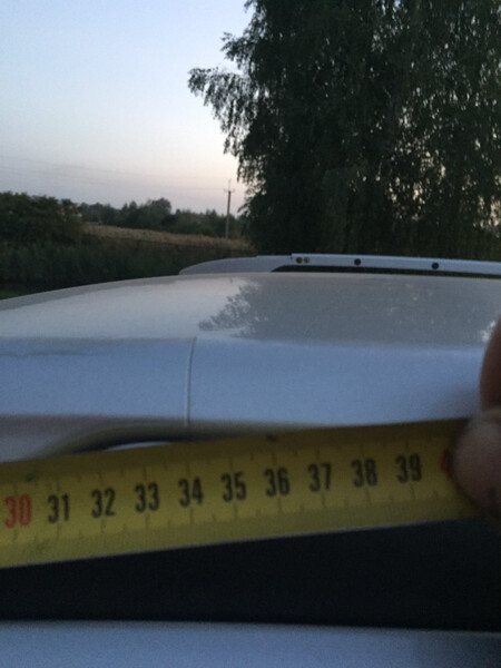 Накладку рейлинга перед права (пасажир) Nissan Rogue  2017 2.5 Бензин Ровно