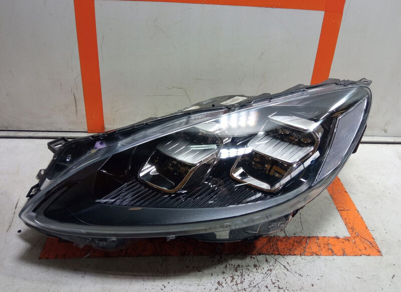 Фара передняя левая Ford Kuga 2022 г.  1.5 л бензин Луцк