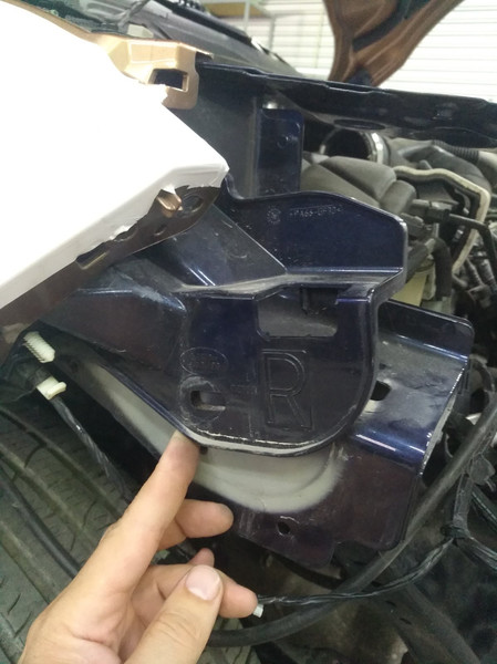 Кронштейн крыла левый Land Rover Range Rover Evoque 2014 г.  2.2 л дизель Харьков