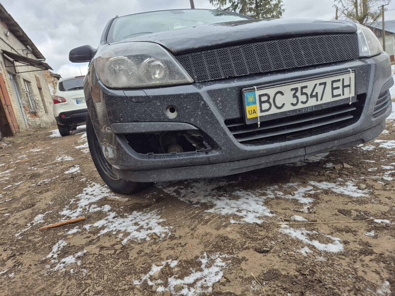 Заглушка переднего бампера Opel Astra  2006 универсал 1.3 Дизель Львов