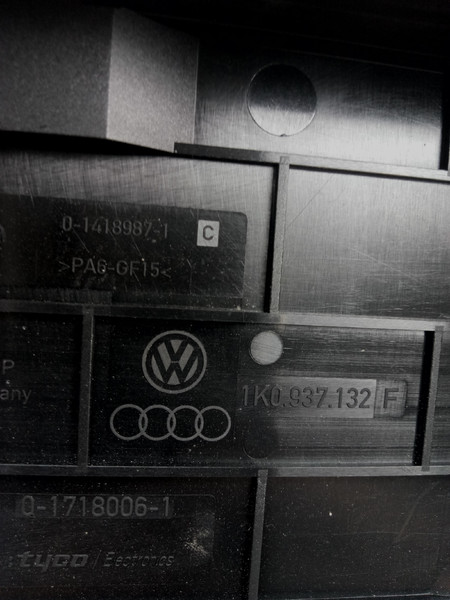 Корпус блока предохранителей Skoda Octavia 2009 г.  1.9 л дизель Ровно