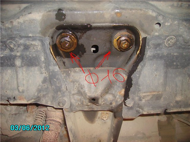 Болт крепления продольной балки Nissan Maxima A32  1997 30.0 Бензин 