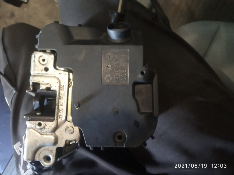 Замок двері A2097200135   Mercedes CLK-Class