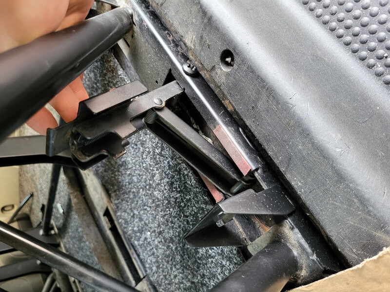 Салазки оригінальних сидінь (під "грибок") Opel Vivaro  2012 2.0 Дизель 