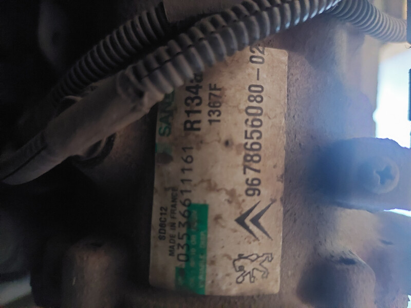 Компрессор кондиционера Peugeot Partner 2011 г.  1.6 л дизель