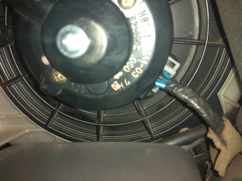 Моторчик печки Mazda 323  1997 хэтчбек 1.5 Бензин Запорожье