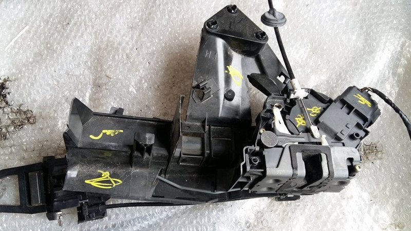 Замок водительской двери 3M5A-R21813-ER   Ford Focus