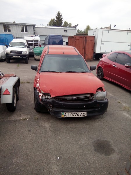 Капот Ford Escort Фургон Кока-Кола 1996 г.  1.3 л бензин Киев