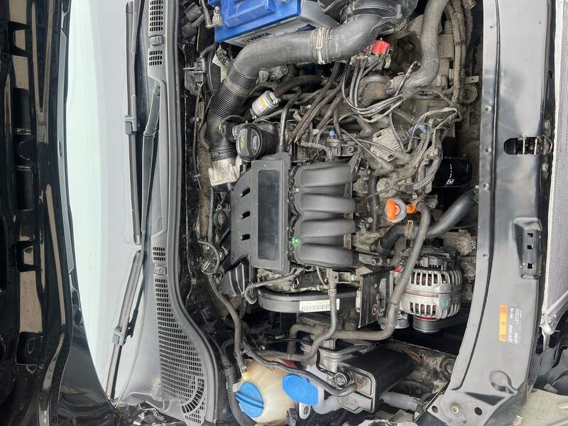 Клапанная крышка Skoda Octavia A5  2008 1.6 Бензин Чернигов