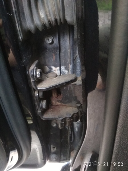 Петля двери передней левой Volkswagen Jetta 5  2008 1.6 Бензин Мукачево
