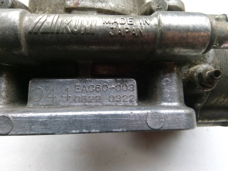 Дроссельная заслонка в сборе eac60-003 Mitsubishi Carisma Мотор 1.8 жди 2002 1.8 Бензин Киев