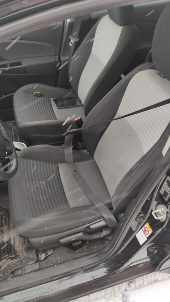Задні сидіння Toyota Yaris  2018 хетчбек 1.5 Гибрид 