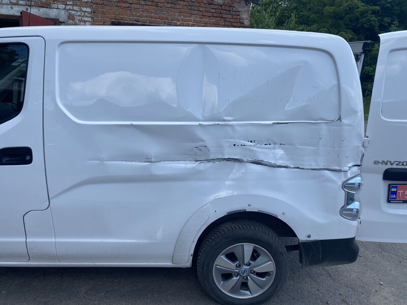 Задня четверть ліва Nissan NV200  2018 универсал 5.0 Электро Ровно