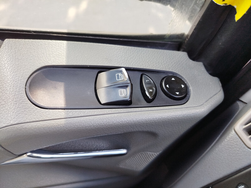 Кнопки стеклоподъемника Mercedes-Benz Vito  2005 2.2 Дизель Николаев