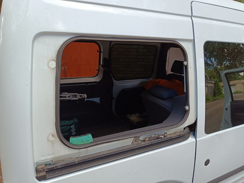 Стекло боковое Ford Tourneo Connect  2013 1.8 Дизель Константиновка