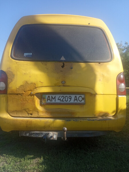 Ляда Hyundai H100  1994 2.2 Дизель 