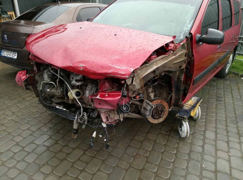 Передняя часть кузова Dacia Logan MCV  2008 универсал 1.6 Бензин Львов